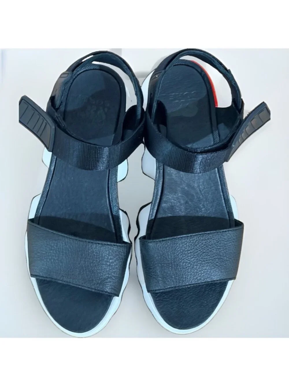 Sorel Kinetic Impact Y-Strap Wedge Sandal 37 Women's 6 Black Leather NL3567-010
